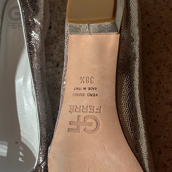 Leather GF Ferre. Brand new. Color rose gold. Never worn. Made in Italy - Picture 2 of 4